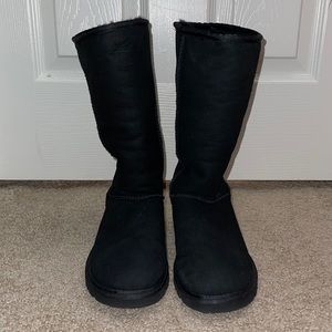 BLACK UGG BOOTS